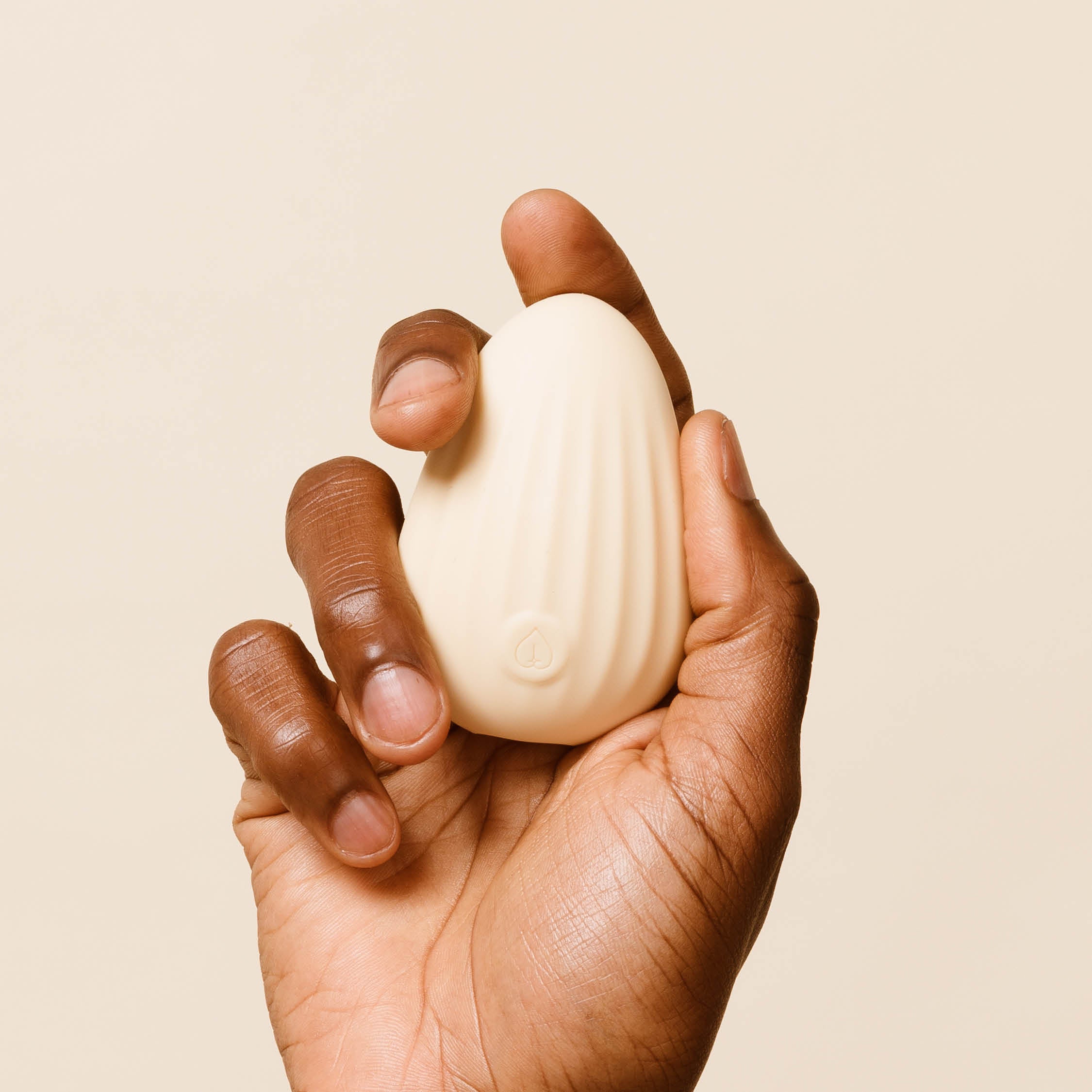my-lubie-dune-galet-vibrant-silicone-clitoris image 1