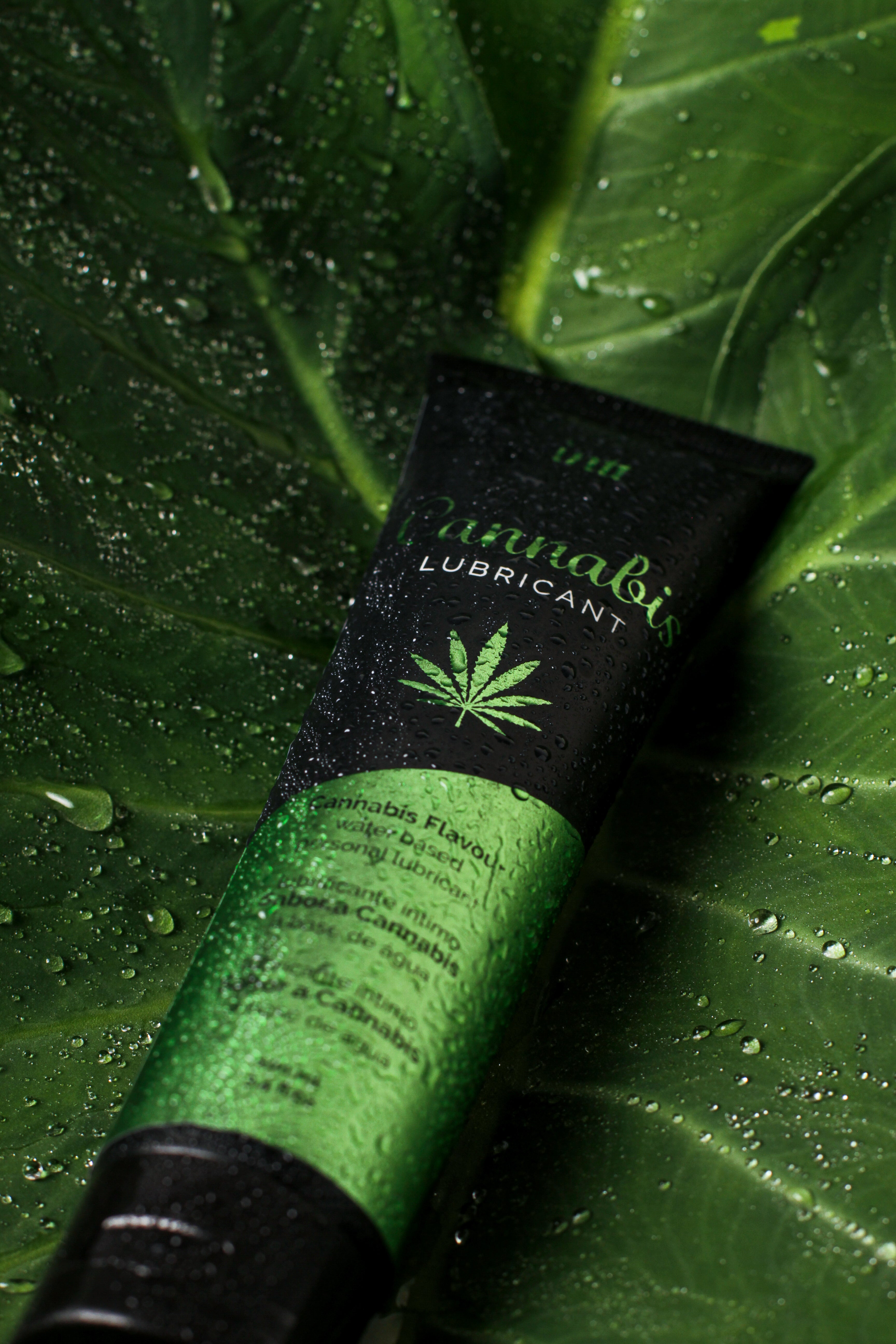 intt-cannabis-lubrifiant-eau-chanvre-compatible-pr-servatif image 4